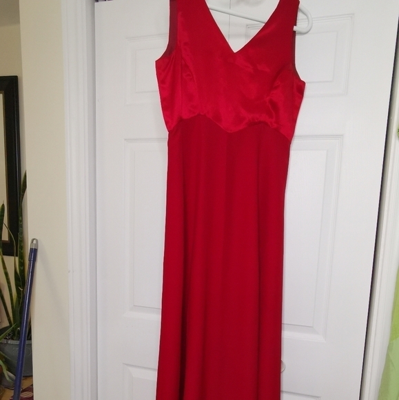 Maxi Deep red event dress - Picture 1 of 6